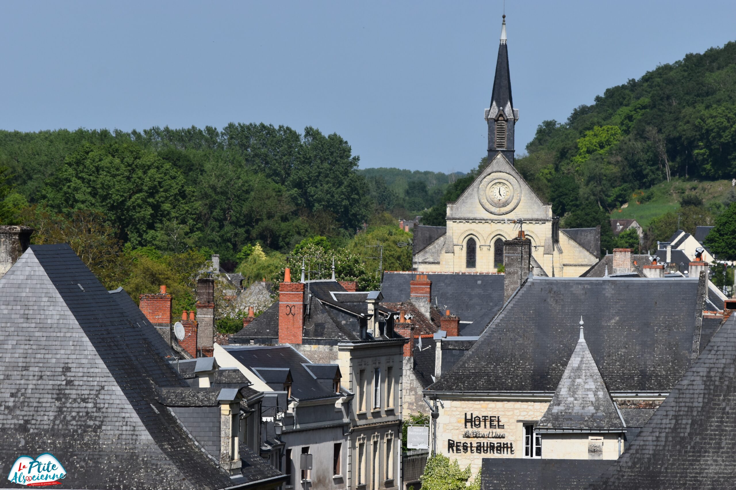 Grand portail de l'entrée du Château d'Azay-Le-Rideau