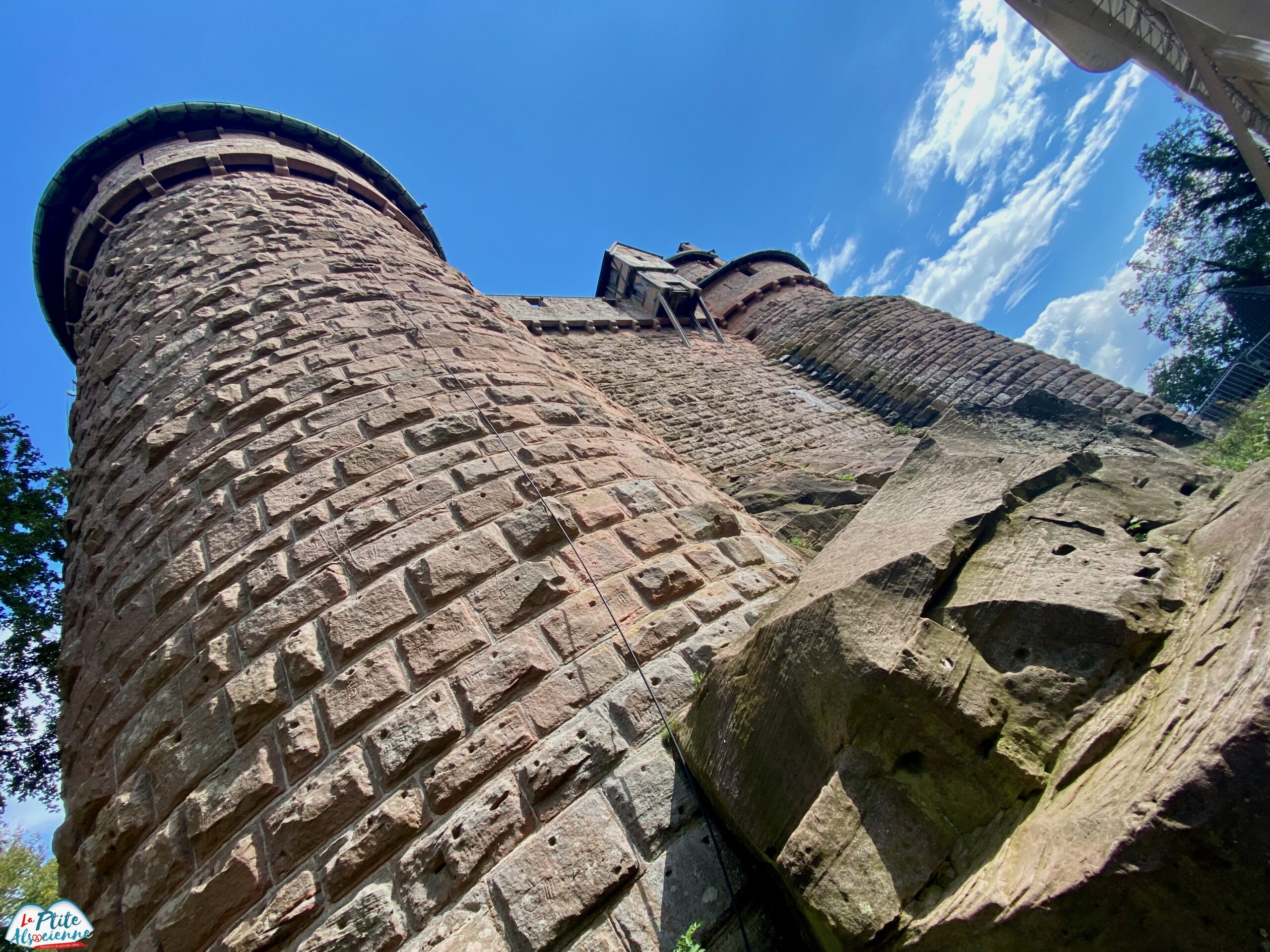 tour du château du Haut-Kœnigsbourg - non loin de Sélestat en Alsace - Grand Est 