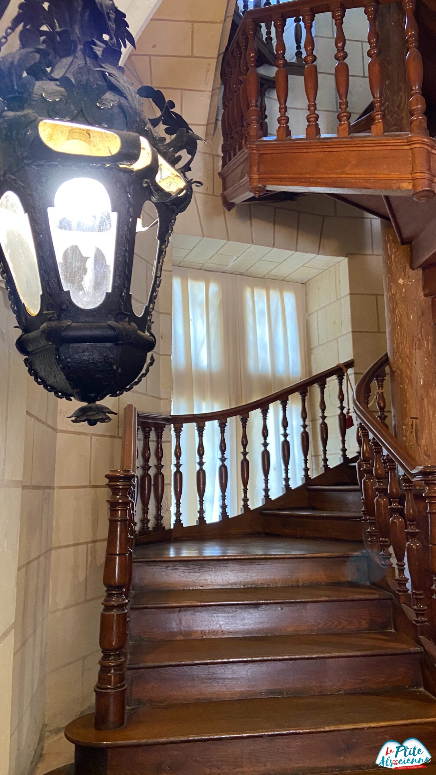 Escalier à vis, présent. dans l'entrée du Château d'Ussé. Photo de Cendrine Miesch