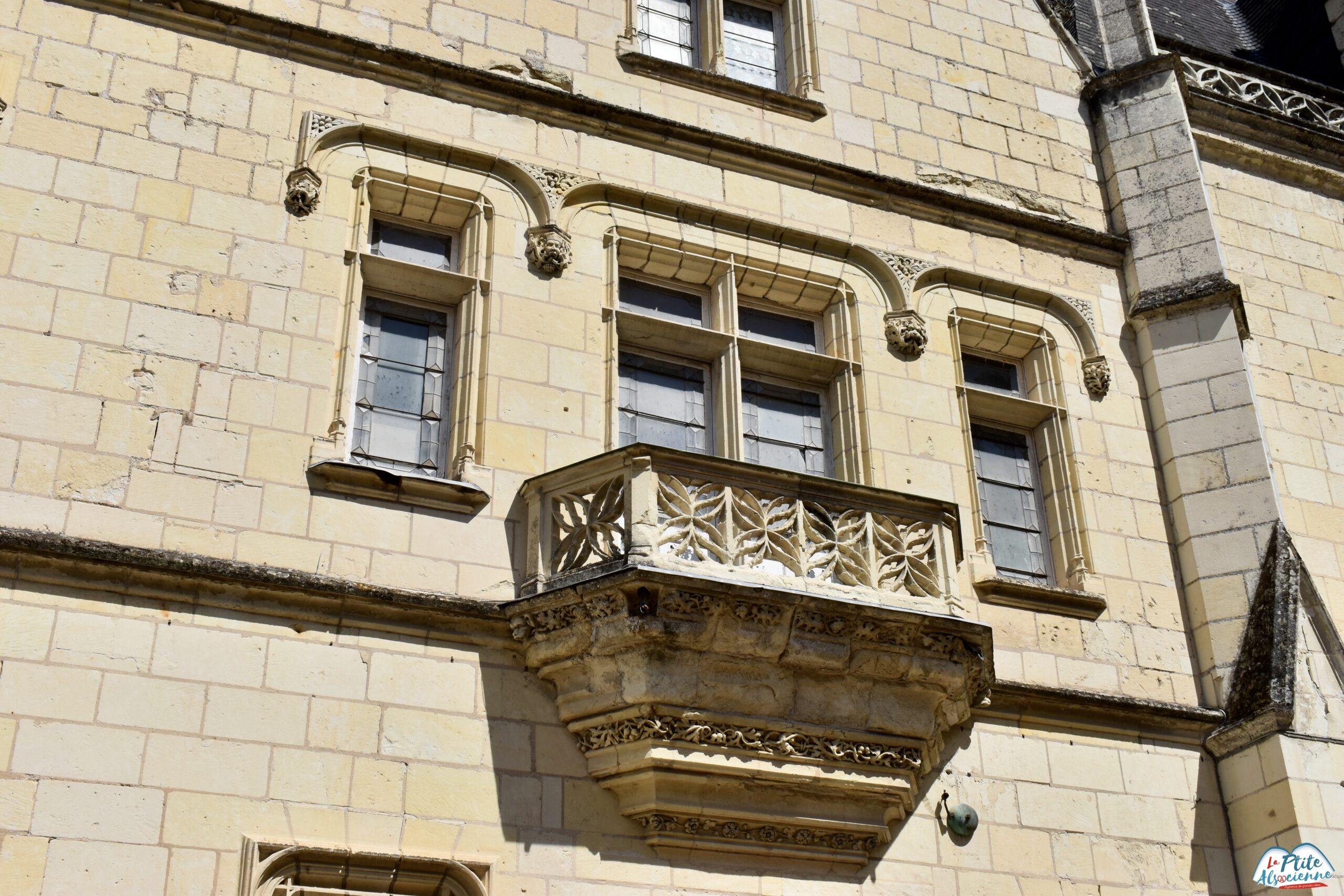 Une fenêtre au Château d'Ussé... Est-ce que la Princesse montrera son joli minois ? - Photo par Cendrine Miesch